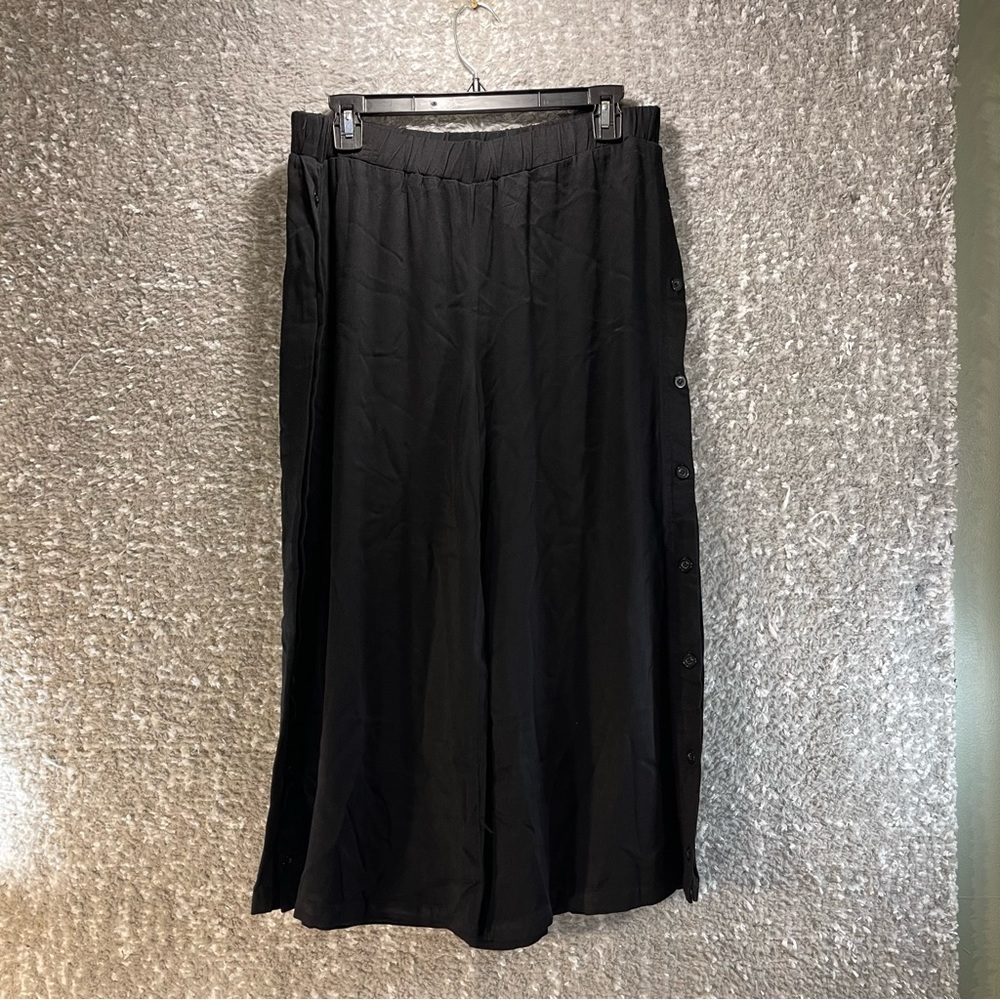 Attyre New York Capri Crop Wide Leg 100% Rayon Black Side Buttons Size‎ 10.